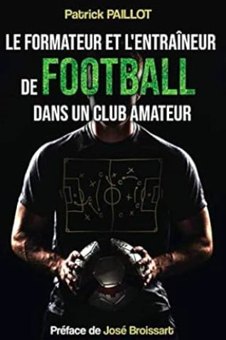 le formateur et l'entraineur de football dans un club amateur livre foot